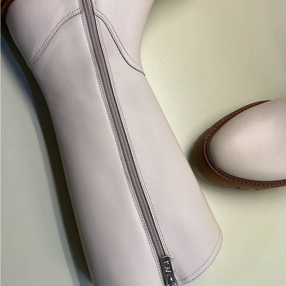 AGL MADE IN ITALY White Knee-High Combat Boots with Seamless Design - Picture 9 of 11